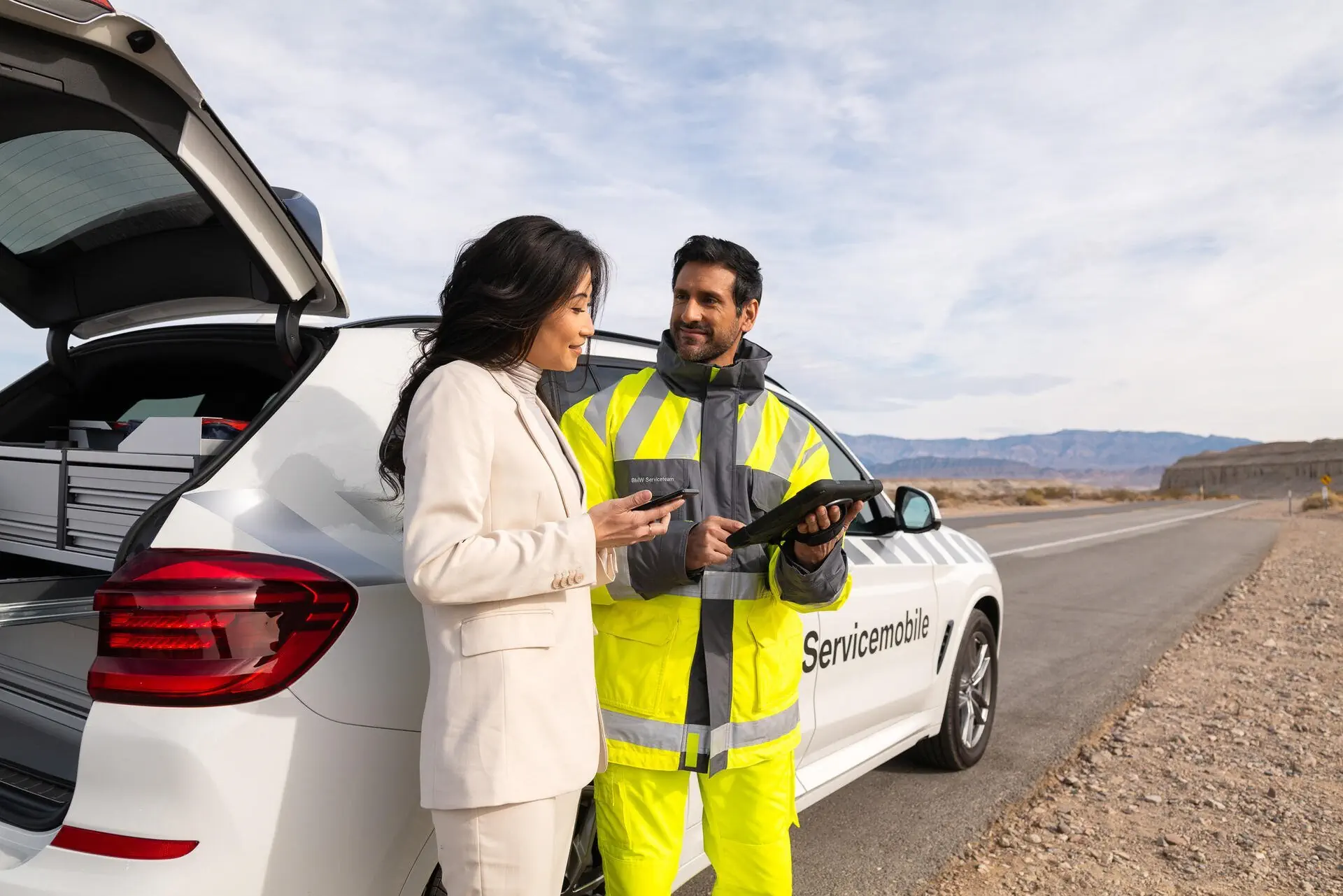 BMW Roadside Assistance là gì? Dịch vụ hỗ trợ khẩn cấp bạn cần biết.