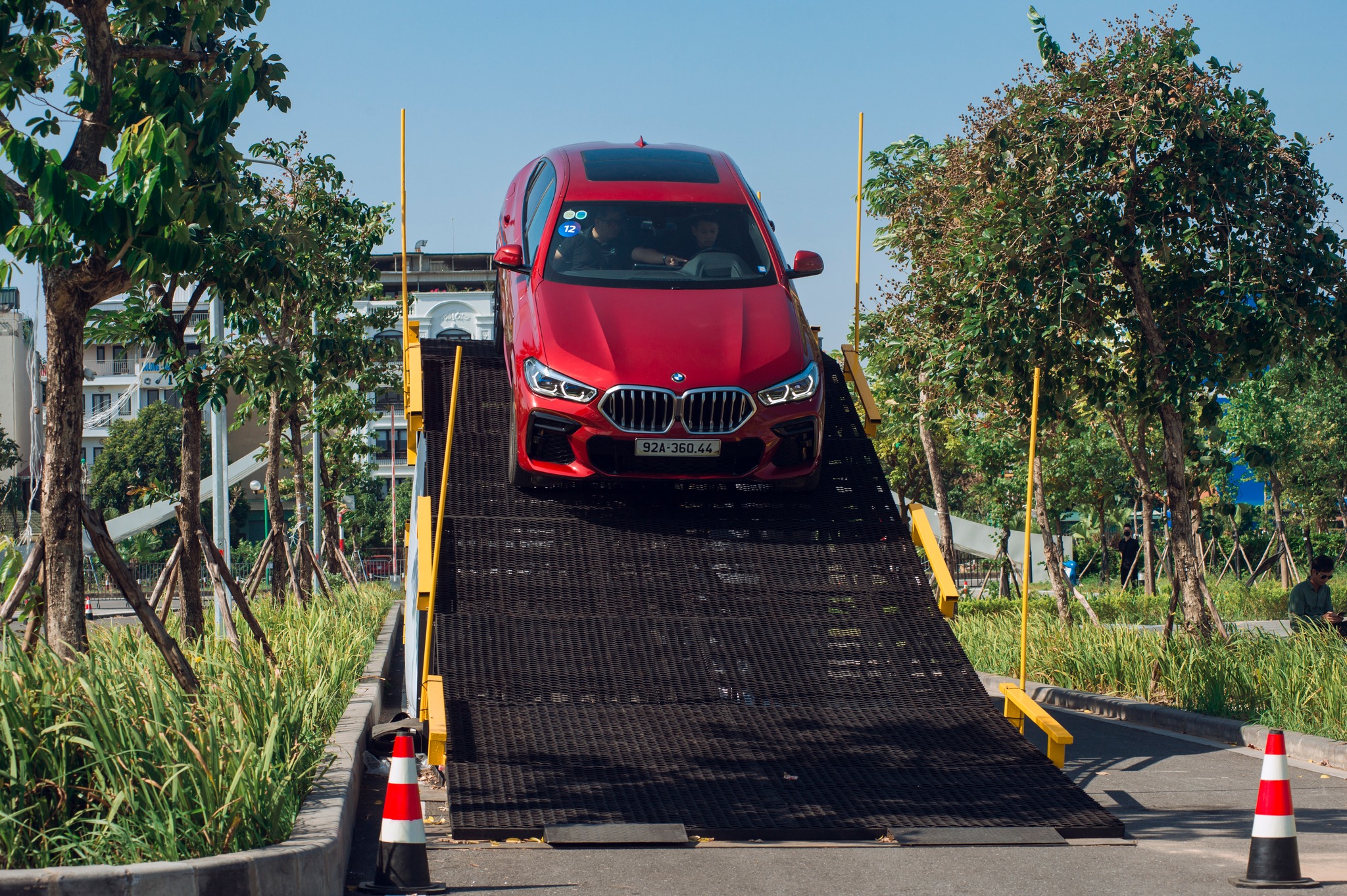 x6 leo